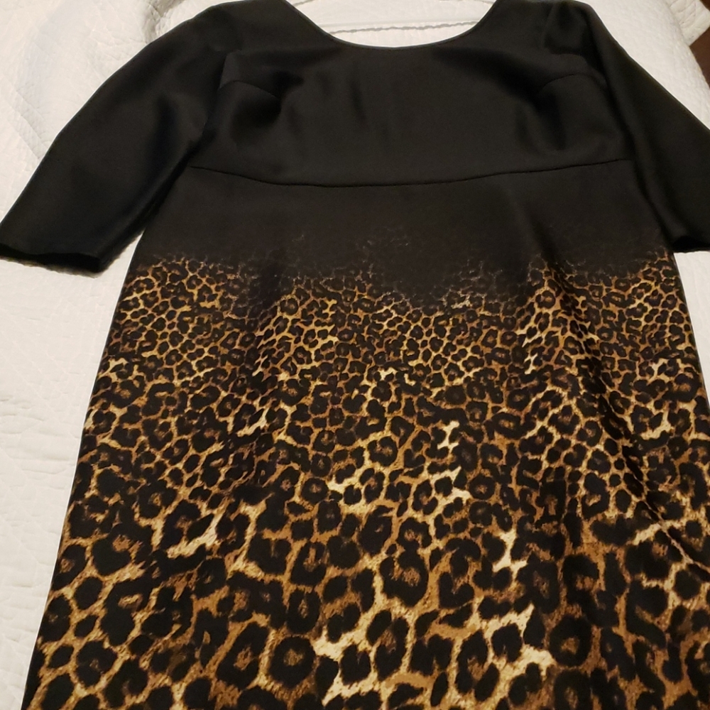 Black leopard mid length sleeve
